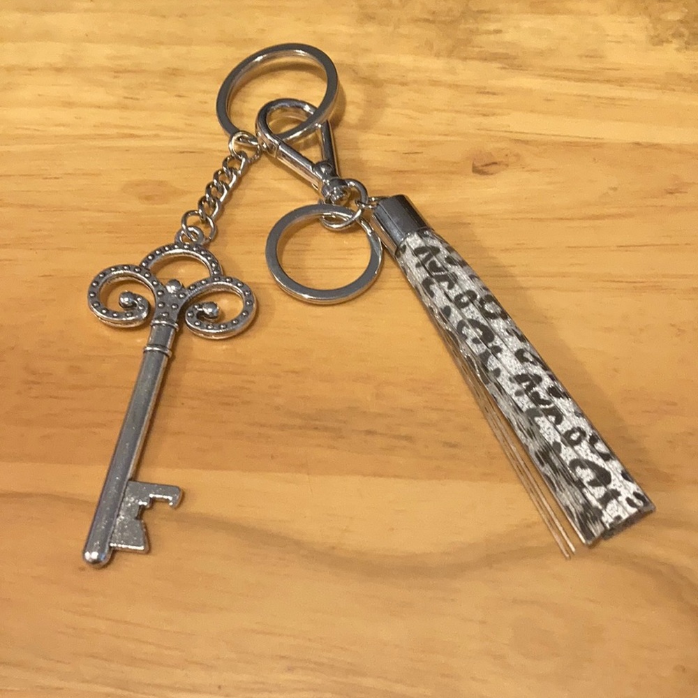 Silver leopard tassel with key charm keychain